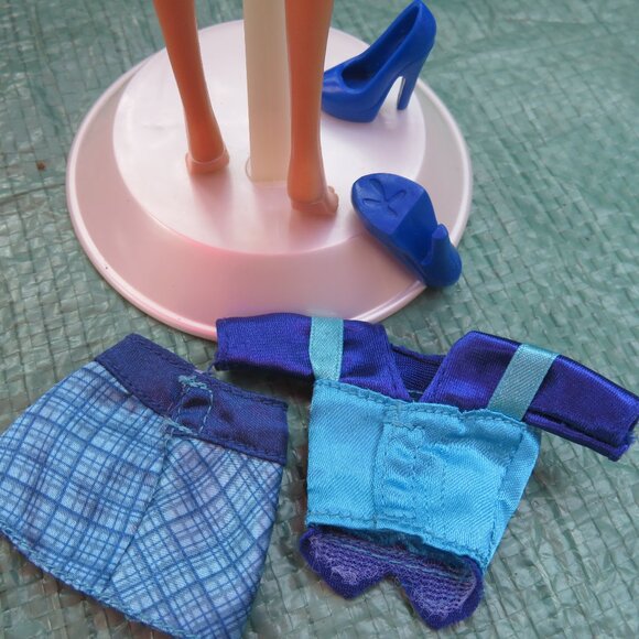 Winx Club Flora School Edition Magical Glamour - Picture 5 of 5